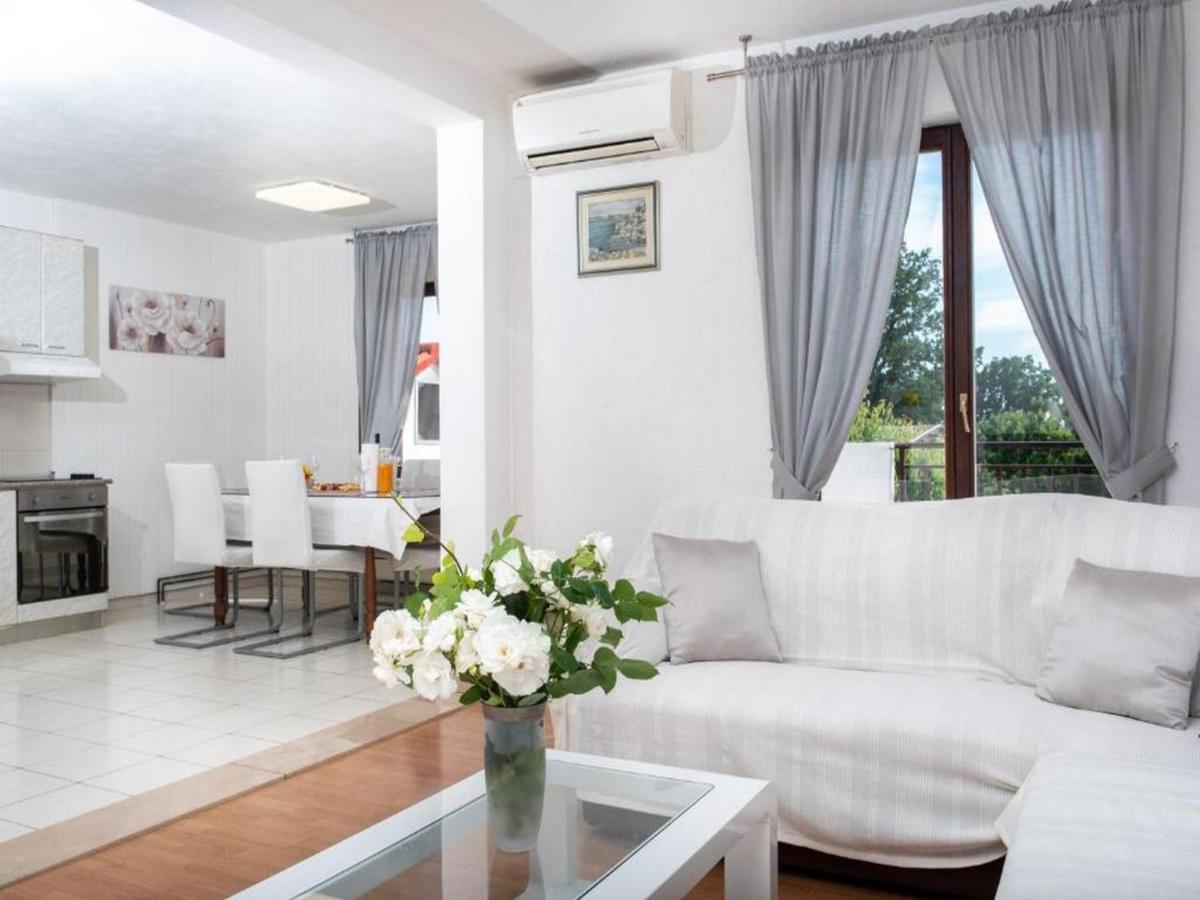 Holiday Home Mons Aureus Gornje Sitno Kültér fotó