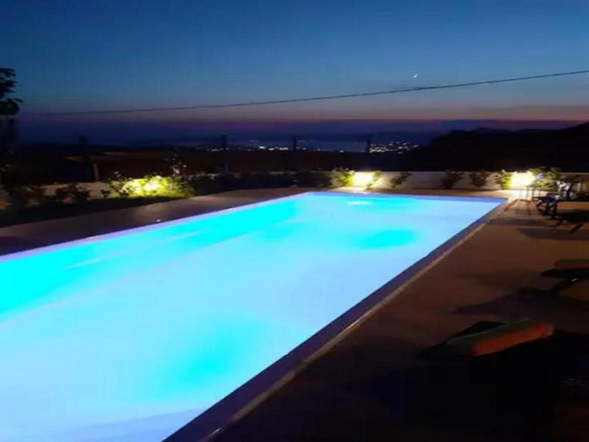 Holiday Home Mons Aureus Gornje Sitno Kültér fotó