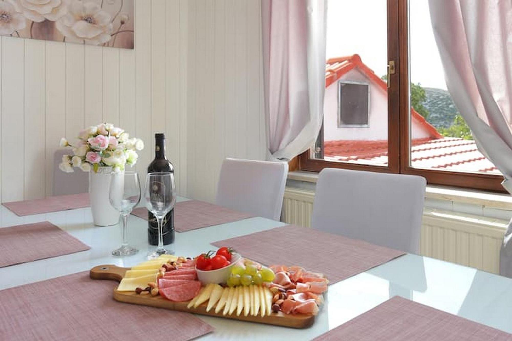 Holiday Home Mons Aureus Gornje Sitno Kültér fotó