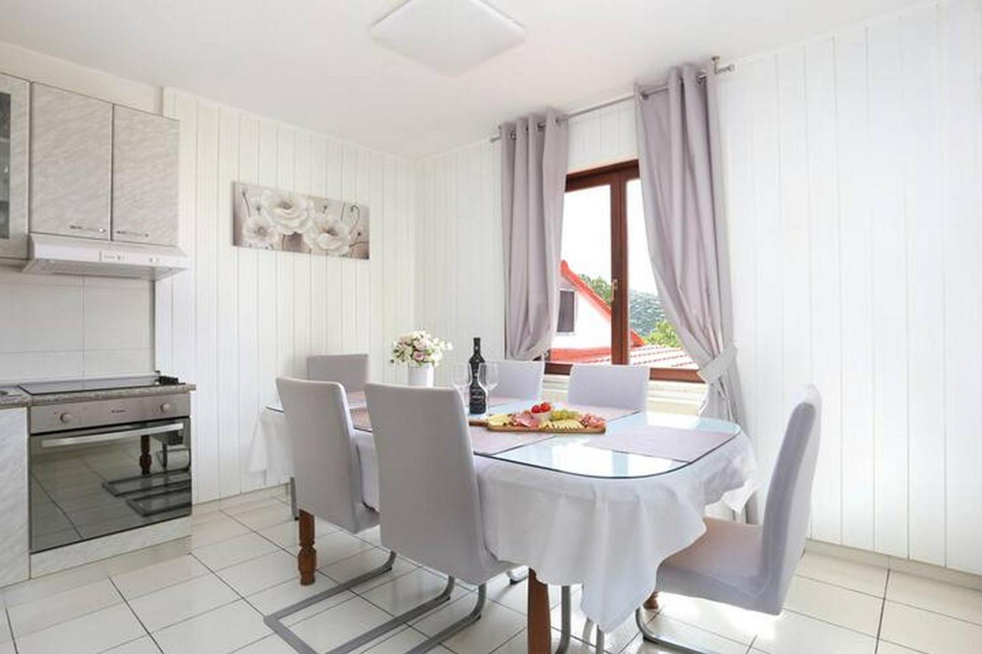 Holiday Home Mons Aureus Gornje Sitno Kültér fotó