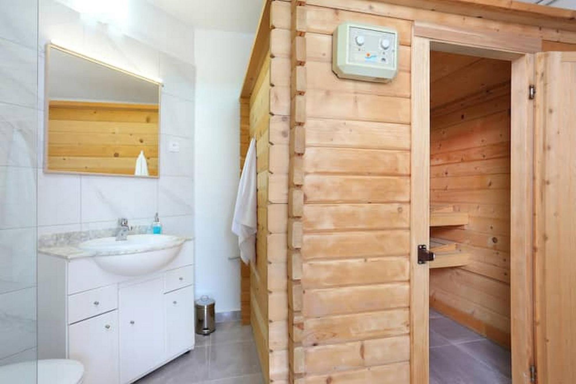 Holiday Home Mons Aureus Gornje Sitno Kültér fotó