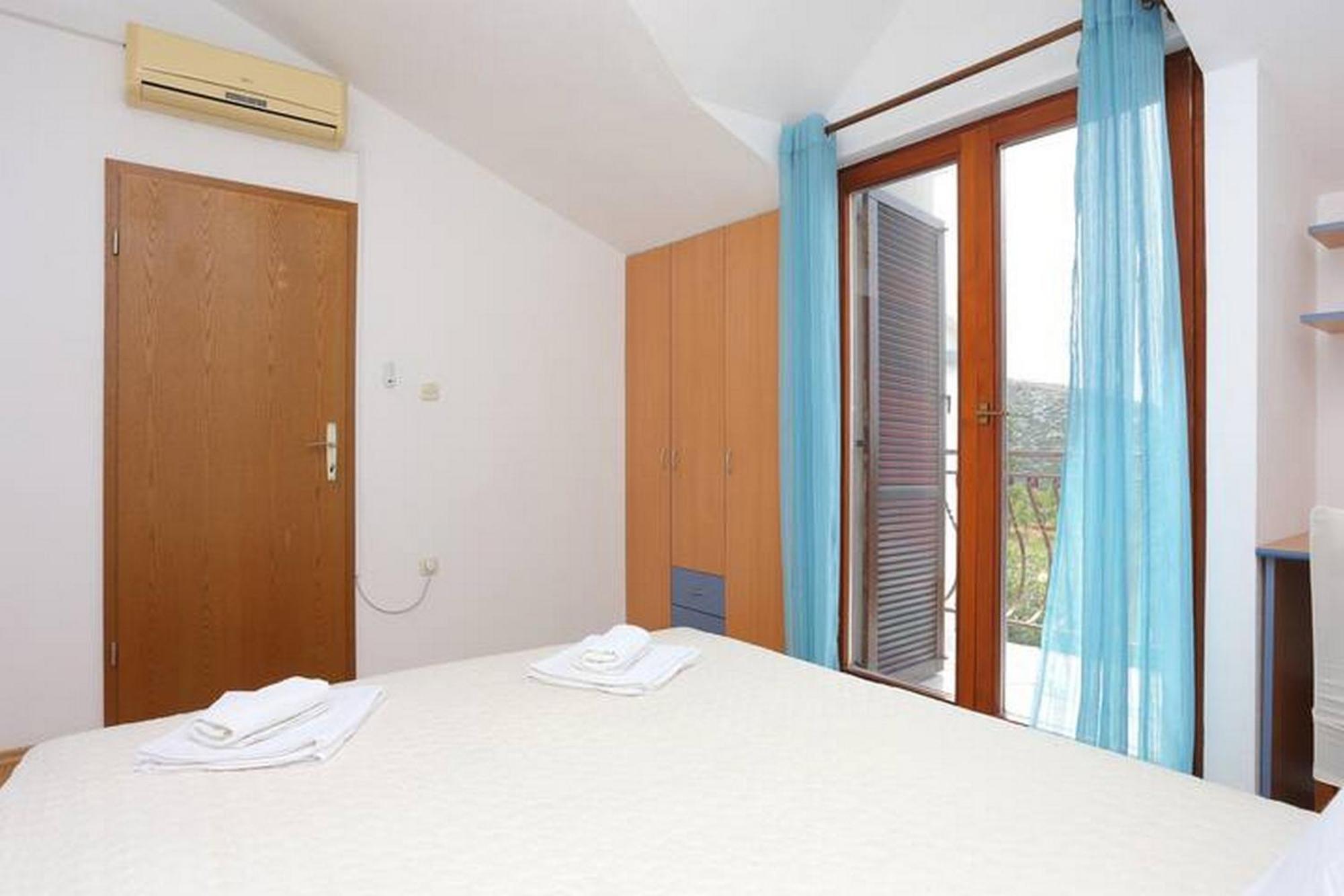 Holiday Home Mons Aureus Gornje Sitno Kültér fotó